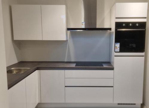 NIEUWE Demo Keuken Hoogglans en Greeploos / INNOVARE KEUKENS, Huis en Inrichting, Keuken | Complete keukens, Nieuw, Hoekkeuken