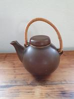 Arabia "RUSKA" theepot met rieten handvat - Ulla Procope-SF, Ophalen of Verzenden, Keramiek, Overige stijlen, Overige typen