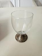 Glas op zilveren voet, Verzamelen, Glas en Borrelglaasjes, Ophalen of Verzenden, Zo goed als nieuw, Borrel- of Shotglas