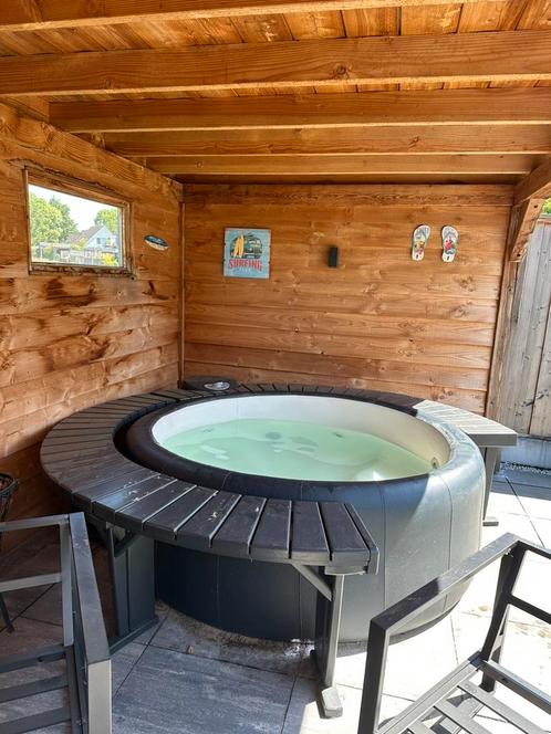 Zo goed als nieuwe softhub inclusief onderhoudspullen, Tuin en Terras, Bubbelbaden en Hottubs, Zo goed als nieuw, Vast, Afdekzeil