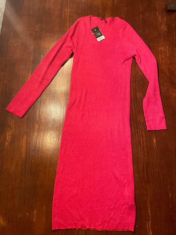 Roze glitterjurk M - klein vlekje perfect voor slanke vrouw, Kleding | Dames, Jurken, Nieuw, Maat 38/40 (M), Roze, Onder de knie