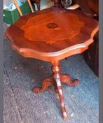 Vintage houten bijzettafeltje met ingelegd bloemmotief ., Ophalen
