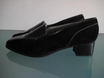 ALEXANDRIA nieuwe vintage zwarte pumps 36.5 beschikbaar voor biedingen