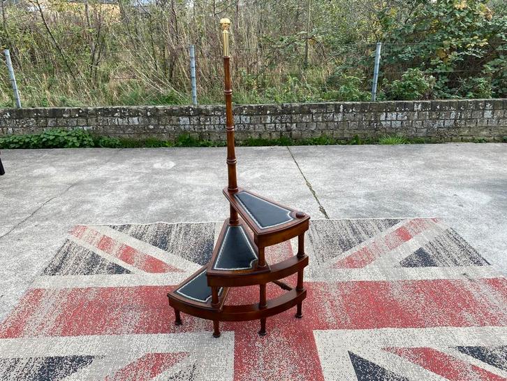 Klassiek Engels Bibliotheek Trap !!!, Antiek en Kunst, Antiek | Kantoor en Zakelijk, Ophalen