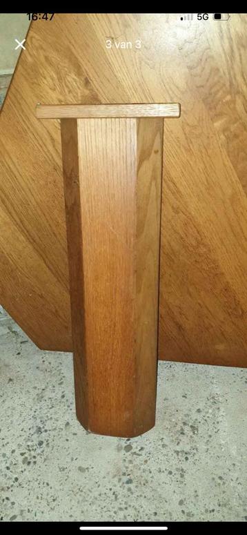 Blank eiken 3 hoek tafel beschikbaar voor biedingen