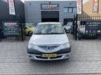 Dacia Logan 1.6 Lauréate 1e Eigenaar! NAP APK, Voorwielaandrijving, Gebruikt, Logan, Bedrijf