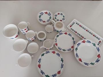 Diverse delen boerenbont servies beschikbaar voor biedingen