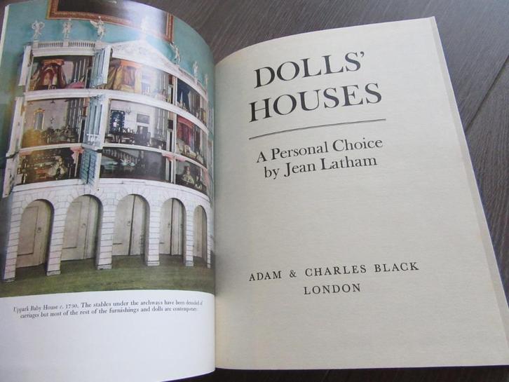 Dolls' houses. A personal choice by Jean Latham poppen, Verzamelen, Poppen, Gebruikt, Overige typen, Verzenden