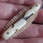 Nagelgarnituur Gesneden van Been met Borstel en Vijl, Verzenden