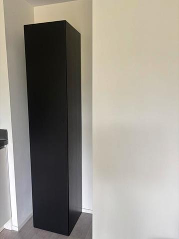 Hoge kast zwart ikea metod met planken