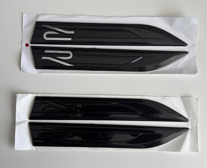 Volkswagen R-Line Spatbord Embleem Links & Rechts - Nieuw, Auto-onderdelen, Carrosserie en Plaatwerk, Spatbord, Volkswagen, Links