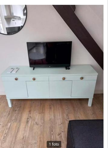 Gratis tv kast zonder knoppen! beschikbaar voor biedingen