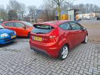 Ford Fiesta 1.4 Trend / Nette sportieve auto / APK Februari, Auto's, Voorwielaandrijving, Gebruikt, 31 €/maand, Metallic lak