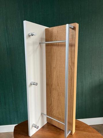 Solid and classic cloth rack beschikbaar voor biedingen