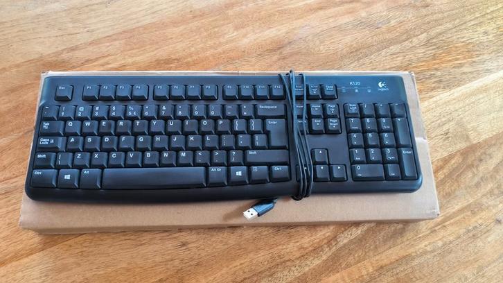 Logitech K120 Toetsenbord - Nieuw keyboard NIB, Computers en Software, Toetsenborden, Nieuw, Qwerty, Bedraad, Multimediatoetsen