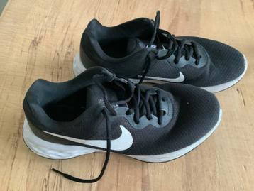 Nike Hardloopschoenen Zwart Maat 42 beschikbaar voor biedingen