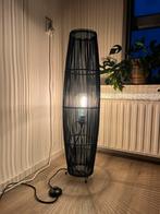 Zwarte rotan lamp van Casa, Huis en Inrichting, Lampen | Vloerlampen, Ophalen, Zo goed als nieuw, Overige materialen, Minder dan 100 cm