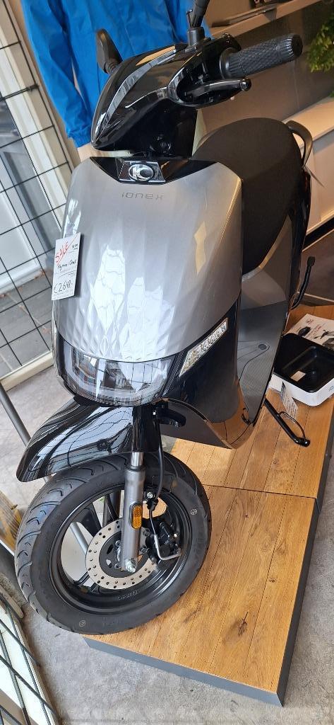 Nieuwe Kymco iOneX elektrische scooter 45km. grijs, Fietsen en Brommers, Scooters | Kymco, Nieuw, Overige modellen, Maximaal 45 km/u