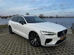 Volvo V60 2.0 T6 Recharge R-Design Black I AWD I ACC I BLIS, Auto's, Volvo, Automaat, 4 cilinders, Leder en Stof, Wit