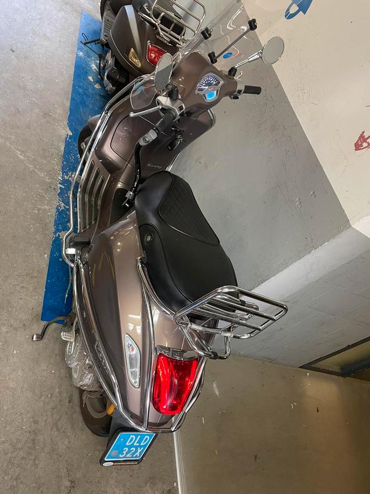 Vespa Primavera, Fietsen en Brommers, Scooters | Vespa, Zo goed als nieuw, Vespa S, Maximaal 45 km/u, Benzine, Ophalen of Verzenden