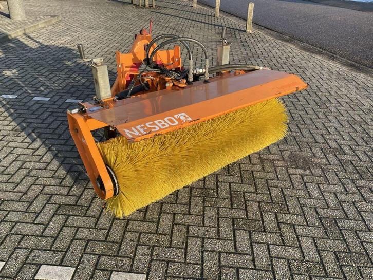 Nesbo Veegmachine HF1600S, Zakelijke goederen, Machines en Bouw | Onderhoud en Reiniging