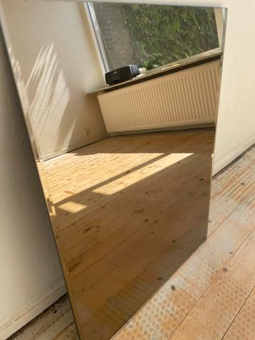 Bronse spiegel beschikbaar voor biedingen