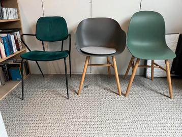 3 Eetkamerstoelen, o.a. Eames look-a-likes beschikbaar voor biedingen