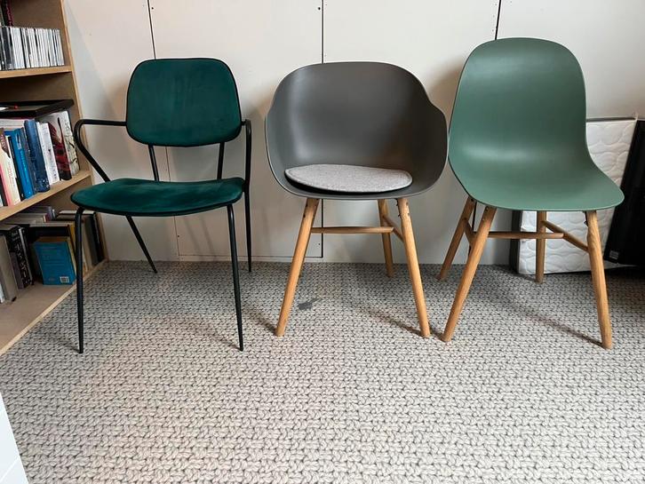 3 Eetkamerstoelen, o.a. Eames look-a-likes, Huis en Inrichting, Complete eetkamers, Zo goed als nieuw, Minder dan 4 stoelen, Ophalen