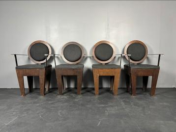 Set van 4 unieke brutalistische stoelen beschikbaar voor biedingen