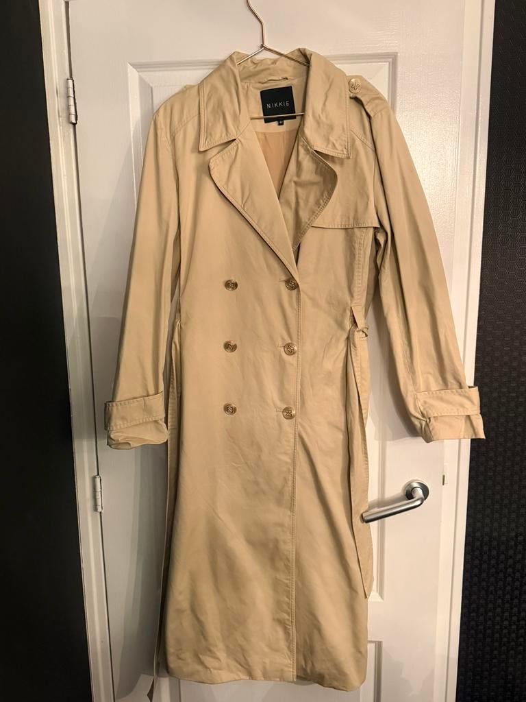 Nikkie trenchcoat, Kleding | Dames, Jassen | Zomer, Ophalen, Zo goed als nieuw, Maat 42/44 (L), Beige