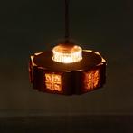 Vintage gebogen teakhout hanglamp l midmod amber glass lamp, Gebruikt, Ophalen of Verzenden, Scandinavian design, Glas