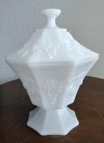 Bonbonniere opal glas druiven motief, Antiek en Kunst, Ophalen of Verzenden