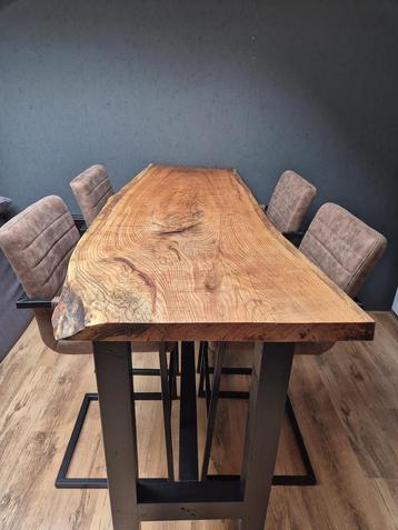 Eikenhouten Eettafel - Uniek Design beschikbaar voor biedingen