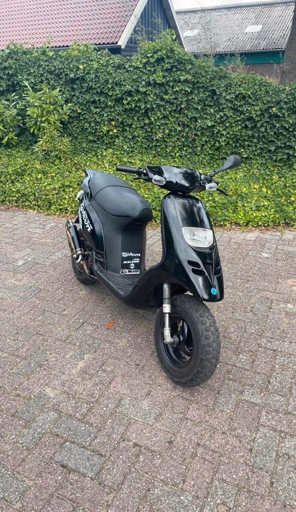 Gilera typhoon 70cc 2 takt, Fietsen en Brommers, Scooters | Piaggio, Zo goed als nieuw, Overige modellen, Tweetakt, Ophalen