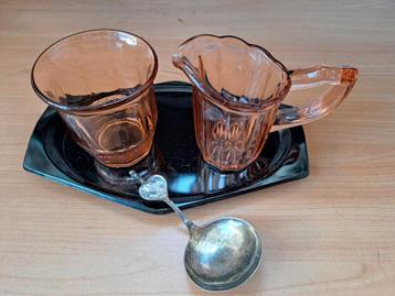 roze glas, lepel beschikbaar voor biedingen