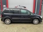 Volkswagen Touran 1.9 TDI Highline BlueMotion PDC/CRUISE/NAV, Auto's, Volkswagen, Voorwielaandrijving, Stof, Gebruikt, 4 cilinders