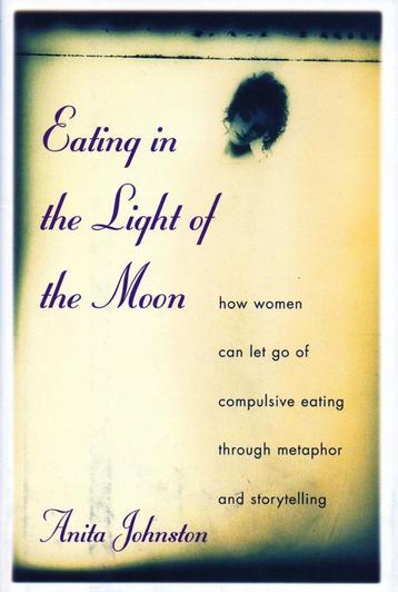 Eating in the Light of the Moon - A. Johnston 9781559723329  beschikbaar voor biedingen