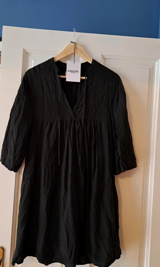 Essentiel zomerjurk zwart 34 embroidery, Kleding | Dames, Zwart, Ophalen of Verzenden, Zo goed als nieuw, Essentiel Antwerp