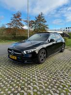 Mercedes-Benz A-Klasse A200 AMG-line 2022 Zwart, Auto's, Mercedes-Benz, 65 €/maand, Zwart, 4 cilinders, Alcantara