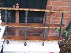 antiek wandrekje van hout met snijwerk. 80 cm breed 50 cm hg, Ophalen