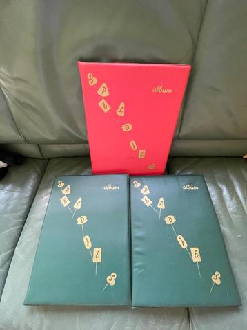 3 Speldjes albums met heel veel speldjes  beschikbaar voor biedingen
