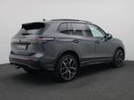 Volkswagen Tiguan 1.5 eHybrid R-Line Edition 272PK DSG black, Auto's, 12 maanden, Stof, 4 cilinders, Plug-in hybride