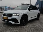 VW TIGUAN 2.0 TSI/2024 /R-LINE/4 MOTION/245 PK /PANORAMA DAK, Auto's, Automaat, 4 cilinders, 2500 kg, Wit