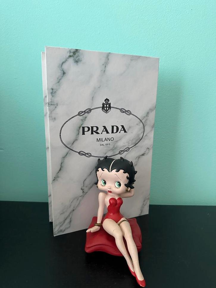 DISPLAY BOEK - Decoratieboek | Pop Art | Y2K | Prada, Huis en Inrichting, Woonaccessoires | Dienbladen, Nieuw, Overige materialen