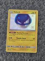 Voltorb SV13/SV94 Hidden Fates Sun & Moon Shiny Vault, Ophalen of Verzenden, Zo goed als nieuw, Losse kaart, Foil