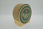 Carlsberg biervilt houder met 27 Carlsberg bierviltjes 70s, Verzenden, Viltje(s), Overige merken