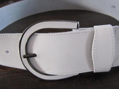 Mooie wit lederen dames riem - ceintuur - mooie gesp, Kleding | Dames, Riemen en Ceinturen, Zo goed als nieuw, Heupriem, Wit, Verzenden