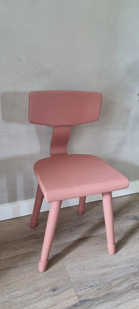 Kinderstoeltje oud gerestyled in terra kleur, Kinderen en Baby's, Kinderkamer | Tafels en Stoelen, Gebruikt, Stoel(en), Ophalen of Verzenden
