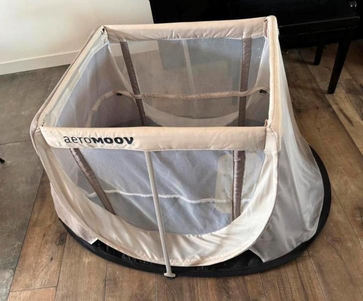 AeroMoov Reisbed – White Sand + zonnescherm, Kinderen en Baby's, Babywiegjes en Ledikanten, Zo goed als nieuw, Reisbedje, Ophalen of Verzenden