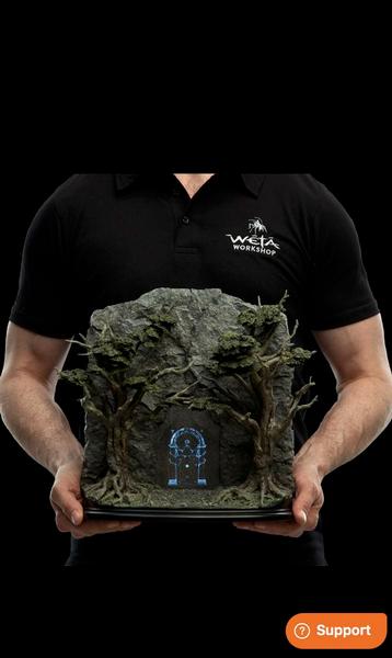 Weta Doors of Durin Lord of the Rings statue beschikbaar voor biedingen